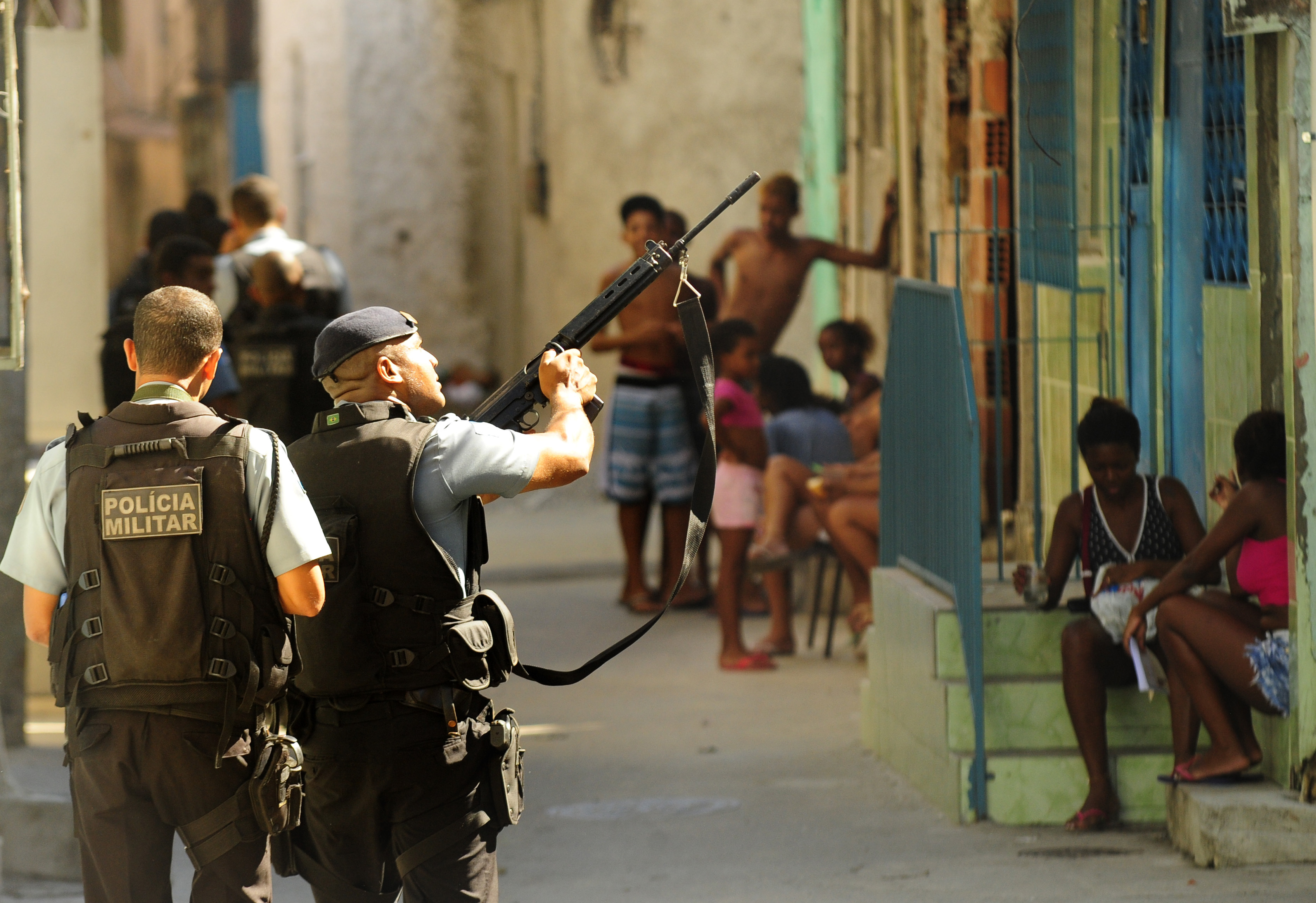 Brazilia a investit o avere pentru a suprima protestele săracilor!
