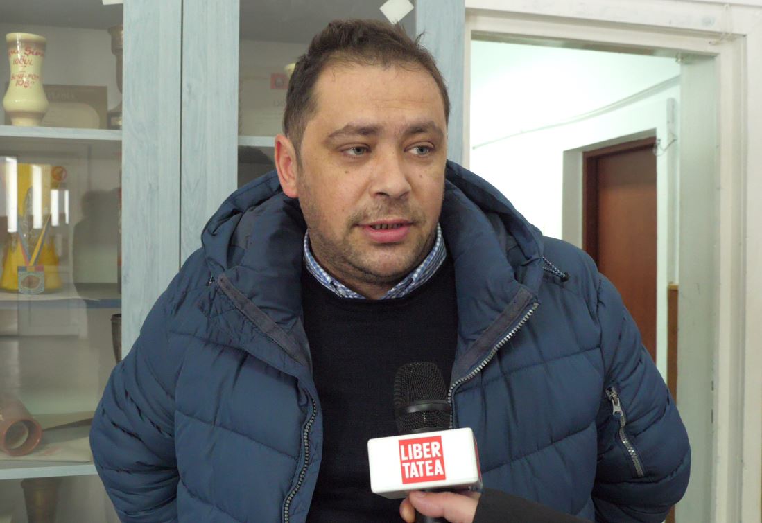 VIDEO REPORTAJ / Școala de la cea mai mare altitudine din România are 24 de elevi. Doamna Mărioara e învățătoare acolo de 40 de ani!