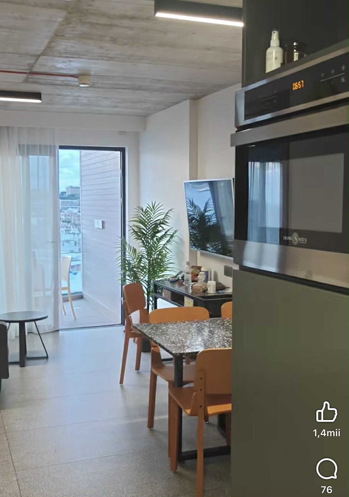 Imagini din apartamentul în care e cazat Dani Oțil la Power Couple, sezonul 3. Prezentatorul e de două zile în Malta: „Am și chicinetă”