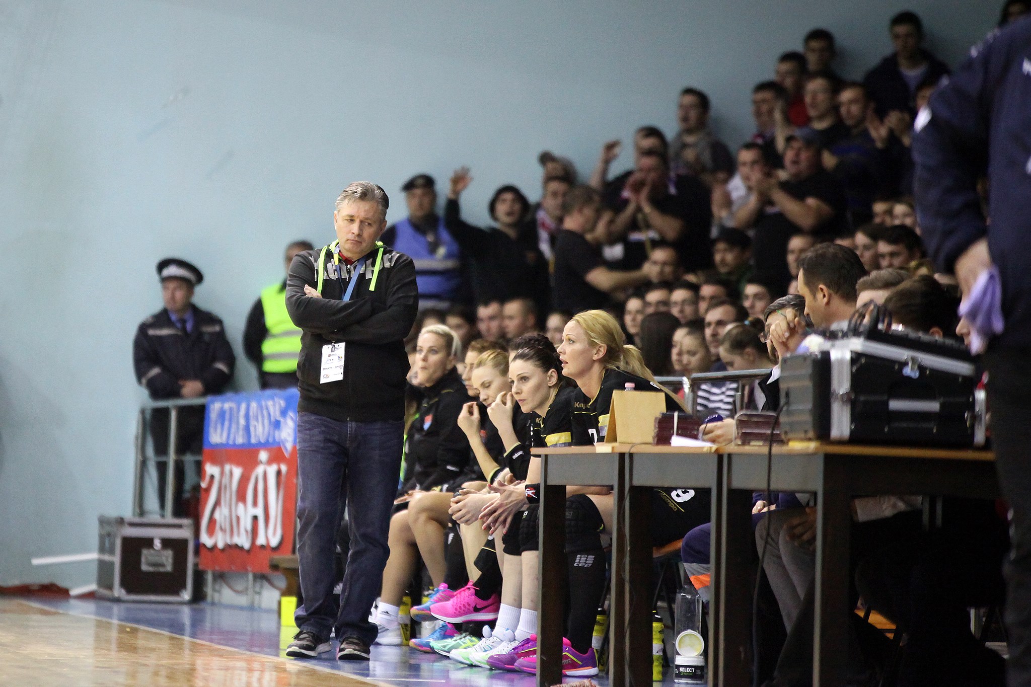 Scandal uriaș la meciul de handbal la Zalău - HCM Baia Mare: ^“Să înjuri ca în codru şi să fii rasist, asta înseamnă sa fii suporter al echipei din Zalău!”