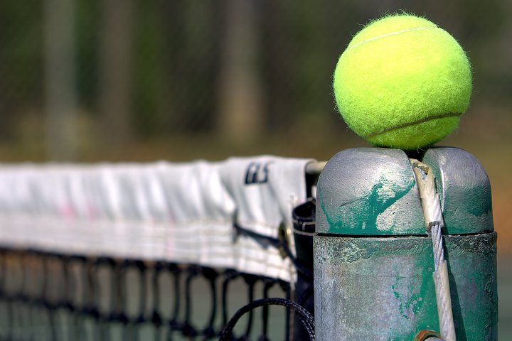 Un mare talent al tenisului tricolor se stinge în Cipru: ”Caut sponsor, pentru a-mi realiza visul!”. Raluca Șerban a intrat pe mâna antrenorului care l-a făcut mare pe Baghdatis. Sportiva este valoroasă, dar și frumoasă / GALERIE FOTO