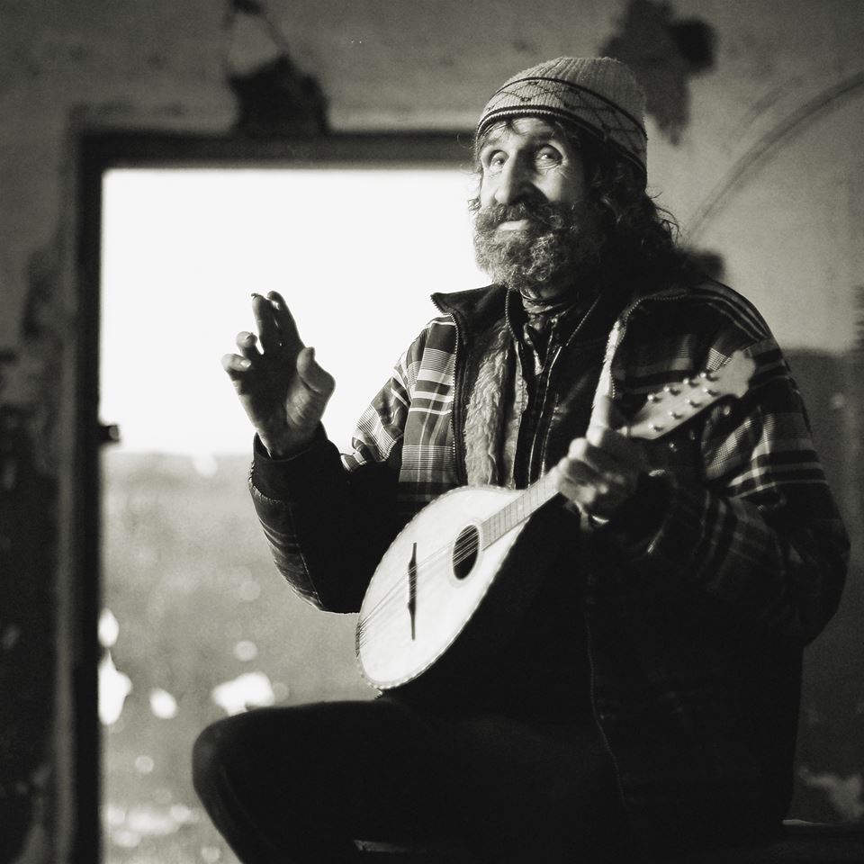 REPORTAJ/Povestea lui Juju, filosoful homeless din Anina: "Eu sunt fericit. Ştii cum a murit Tolstoi? Sărac. Şi în frig“|FOTO