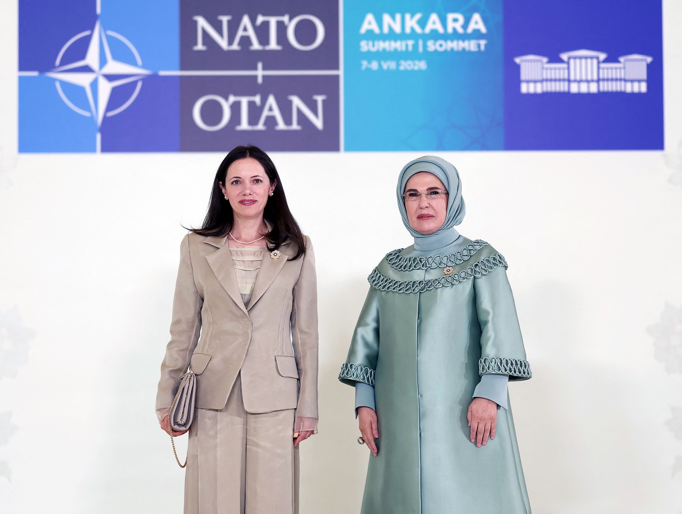 Cum s-a îmbrăcat Mirabela Grădinaru la evenimentele organizate de Emine Erdoğan, la Ankara. Imagini cu partenera lui Nicușor Dan