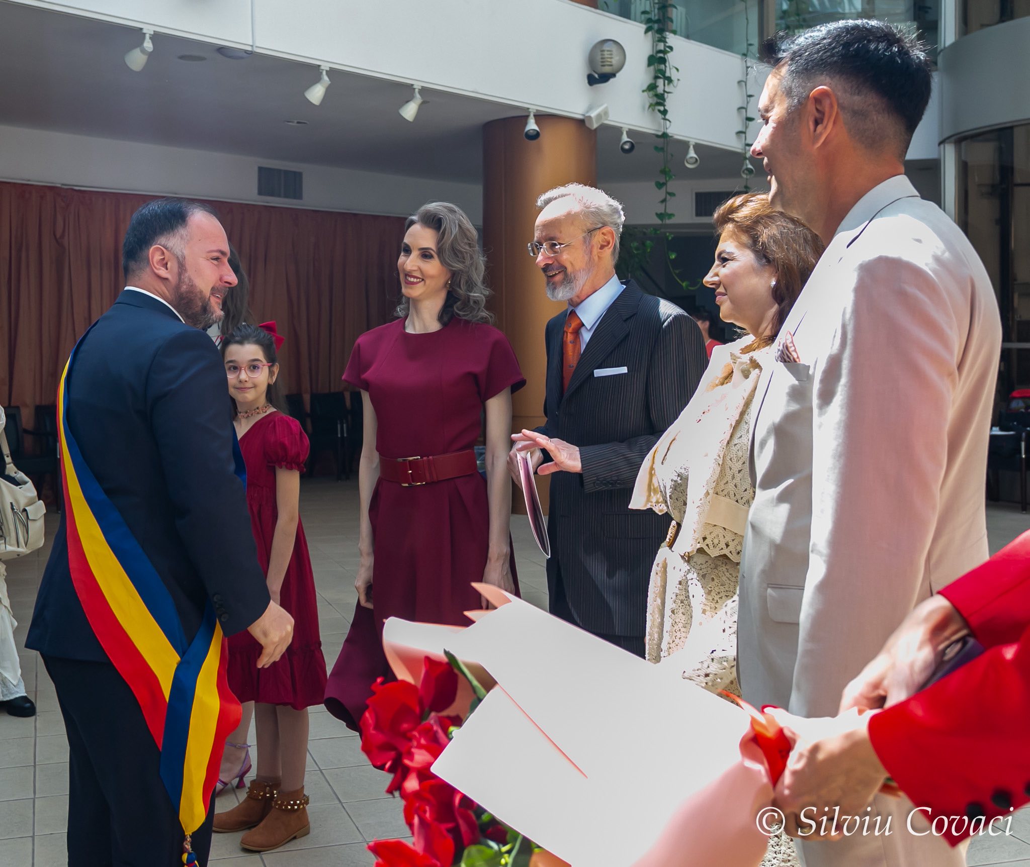 Imagini noi de la cununia civilă a lui Mihai Albu cu Elena Nechifor. Mireasa nu s-a putut abține și a izbucnit în lacrimi