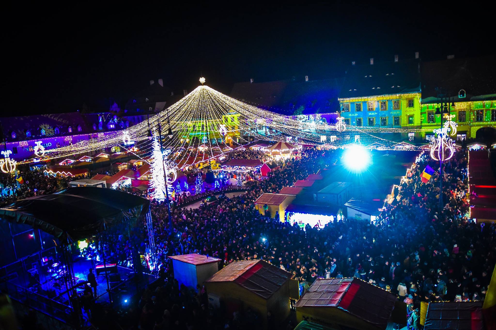 GALERIE FOTO| S-a deschis târgul de Crăciun de la Sibiu. Ediția din 2018 este dedicată Centenarului