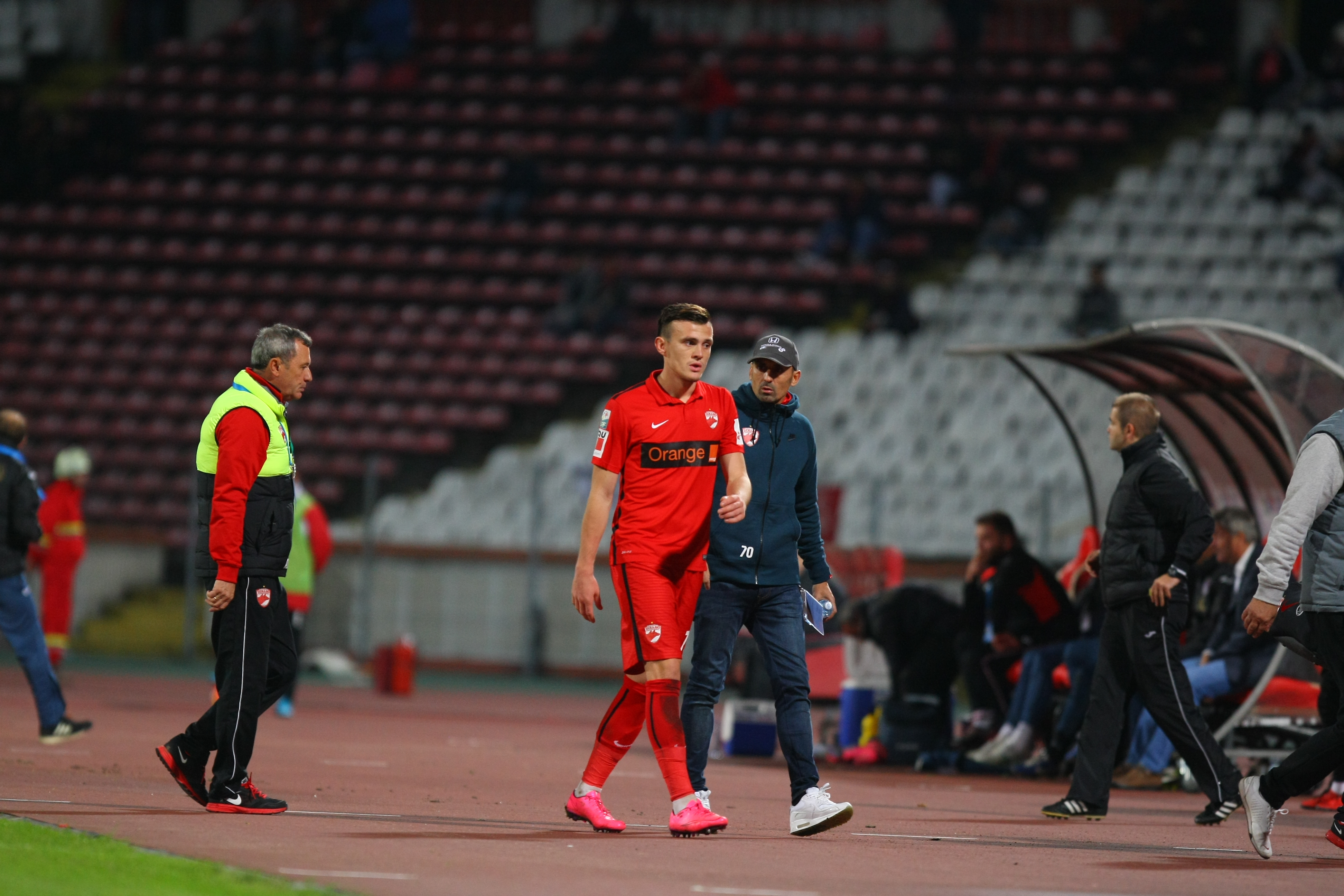LIGA I LA FOTBAL, etapa a 14-a / Scandal după meciul Dinamo - ASA Tîrgu Mureș 2-1. ^Ardelenii protestează oficial printr-un comunicat în care reclamă un ”fault evident și lipsă de fair-play”! GALERIE FOTO