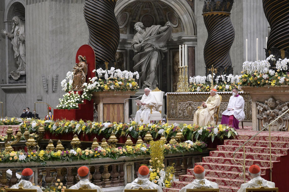 VIDEO | Slujba De Înviere de Paștele Catolic. Sute de oameni la Catedrala Sfântul Iosif din București. Cum a fost la Vatican