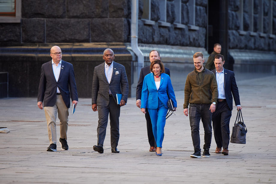 Președinta Camerei Reprezentanților din SUA, Nancy Pelosi, vizită neanunțată la Kiev: „America este ferm alături de Ucraina”
