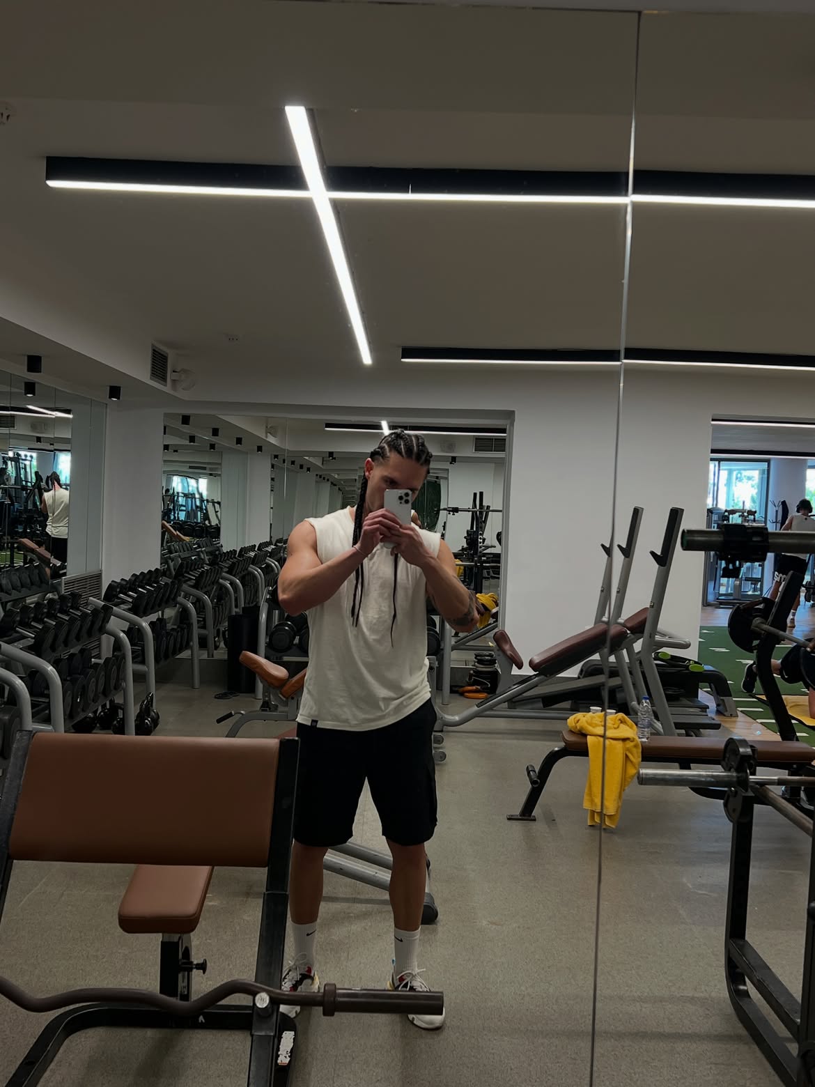 Cine este Vlad Calomfir, ispită la Insula Iubirii 2026. E cunoscut drept DJ CalVee