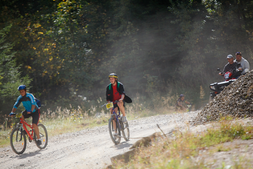 206 concurenți. la cea de-a III-a ediție a competiției de mountain bike din Moinești și Zemeș