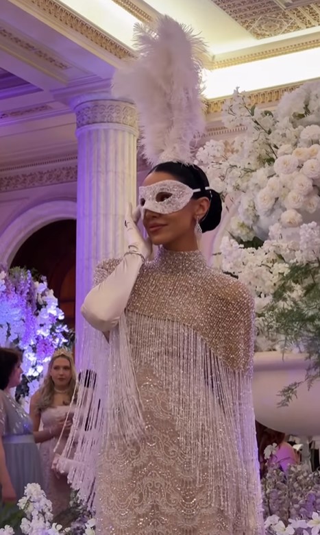 Imagini cu vedetele la Balul Mascat Bridgerton. Adelina Pestrițu și Nicole Cherry au atras atenția cu ținutele spectaculoase