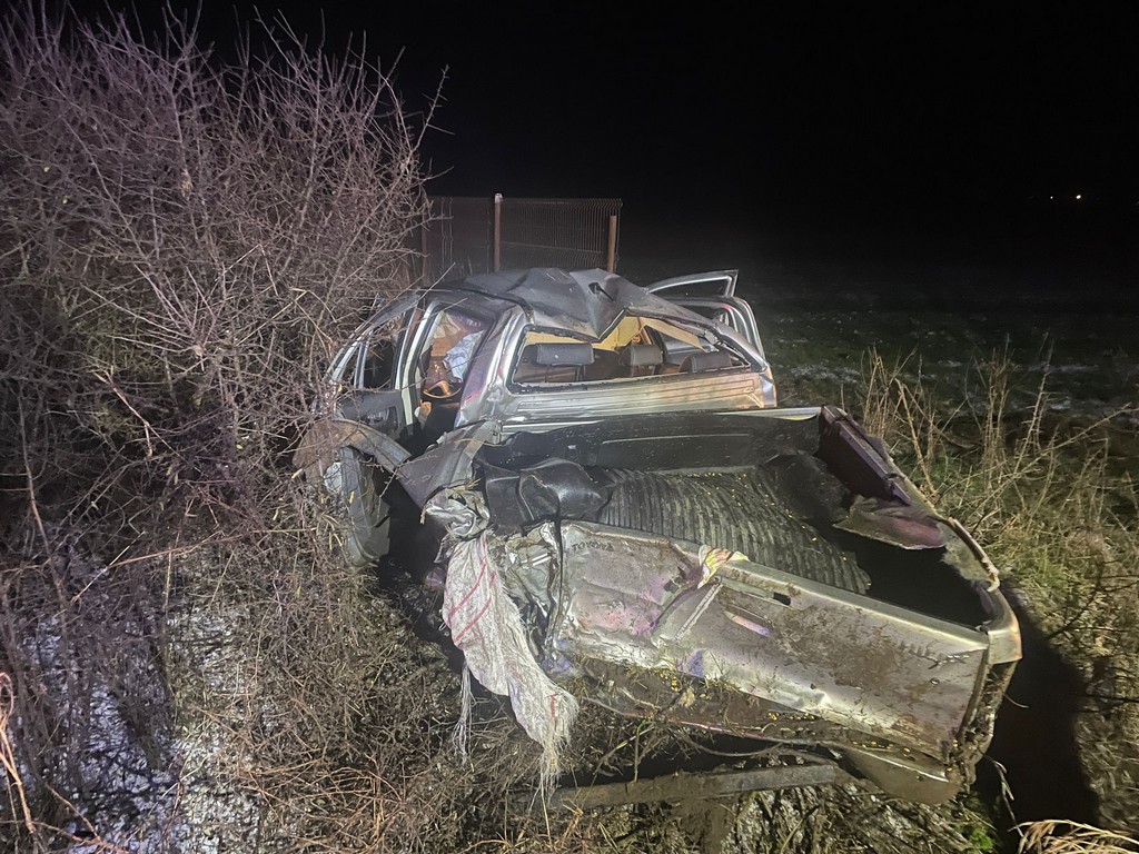 Trei oameni au rămas încarcerați după un accident între două mașini în județul Satu Mare
