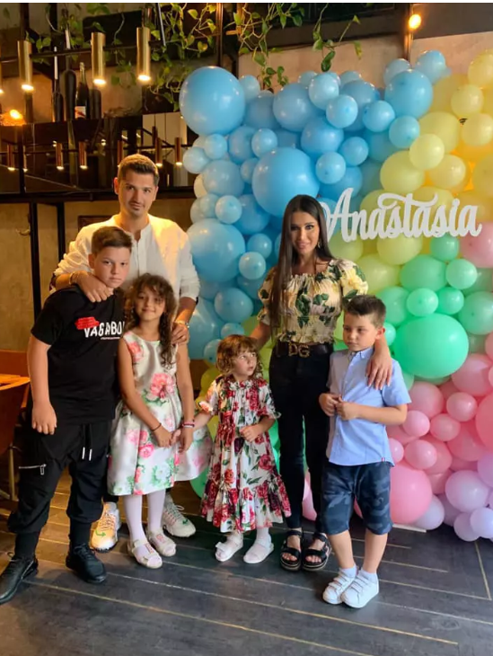 Imagini cu cei trei copii ai Elenei Băsescu. Ce mari s-au făcut Sofia, Traian și Anastasia. Cum au fost surprinși alături de mama lor