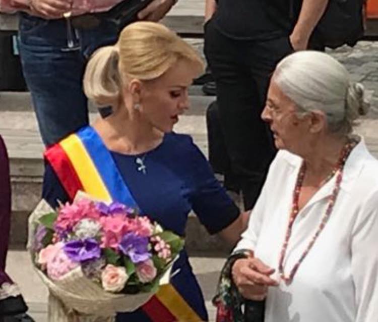 Gabriela Firea a oficiat căsătoria dintre jurnaliștii Ionela Năstase și Vlad Petreanu. "Cu un nod în gât și amintiri năvalnice" | FOTO