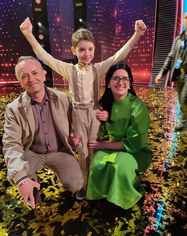 Părinții lui Rareș Prisacariu, primele declarații după „Românii au talent”. Cu ce se ocupă și ce planuri au pentru băiețelul lor