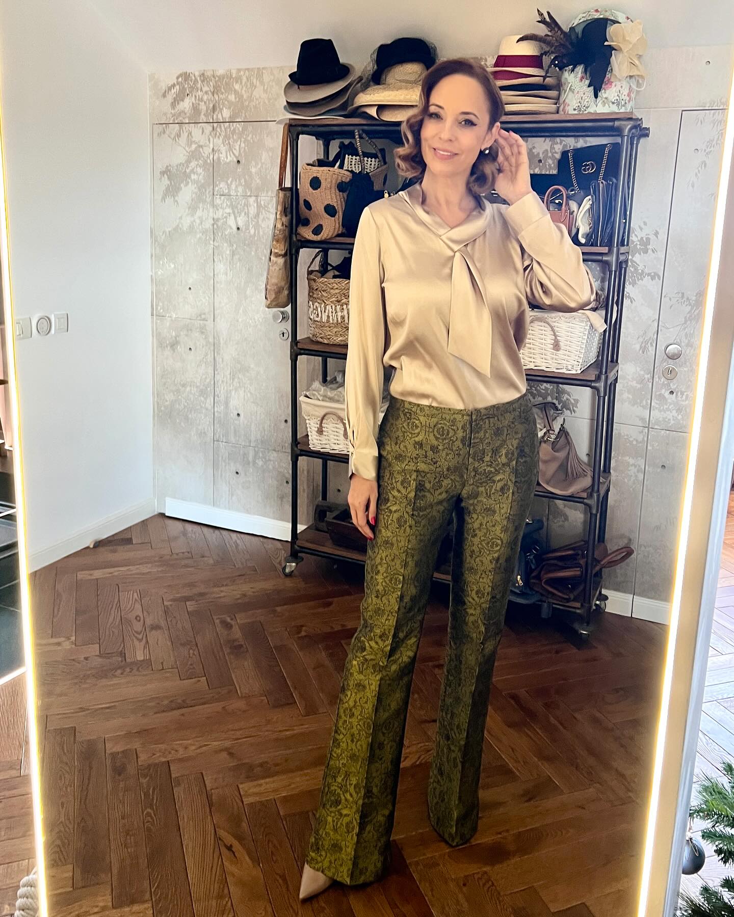 Imagini din casa în care locuiește Andreea Marin. Are cadă în dormitor și a amenajat vila după ideile ei