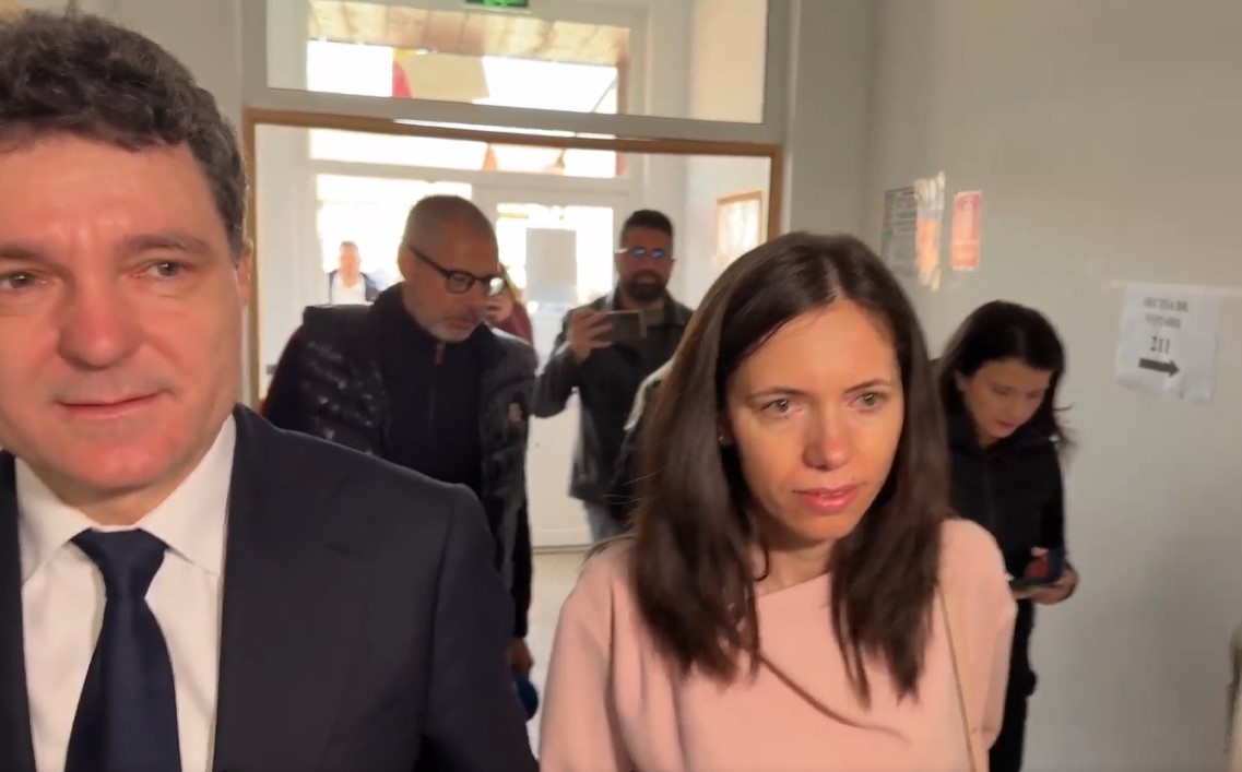 Ce a spus Iulia Albu despre ținuta purtată în ziua votului de Mirabela Grădinaru, partenera lui Nicușor Dan