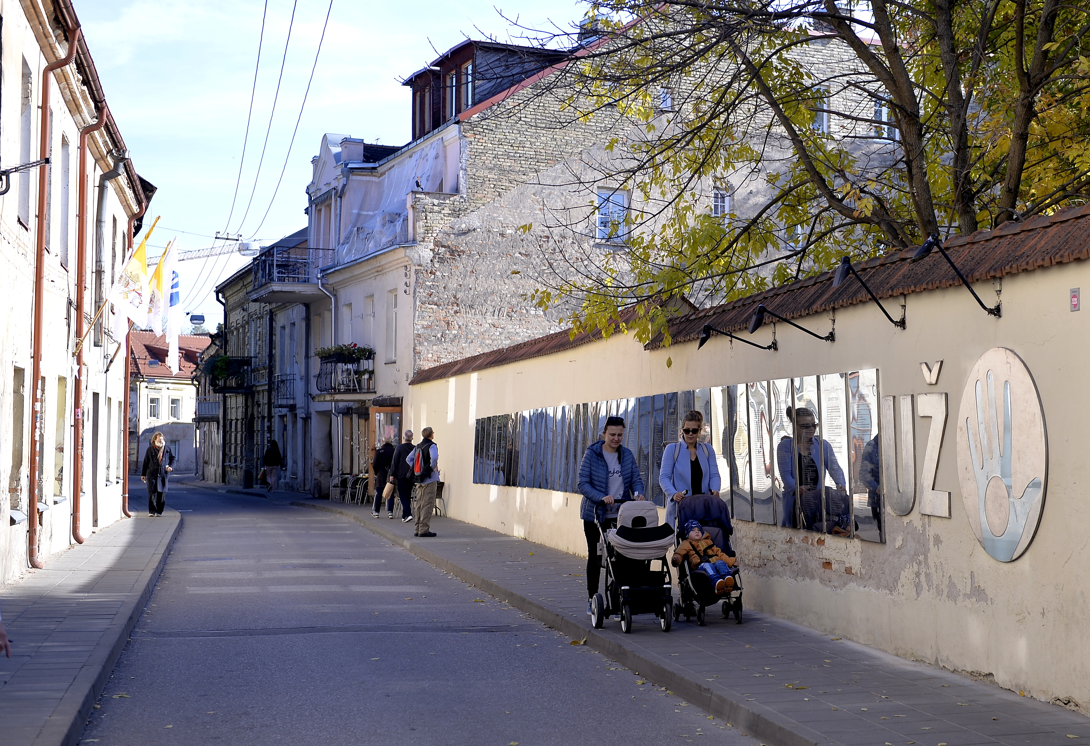 GALERIE FOTO/ Cum arată țara cu armată din 12 oameni și în Constituția căreia scrie ”oamenii au dreptul să moară, dar nu sunt obligați!”
