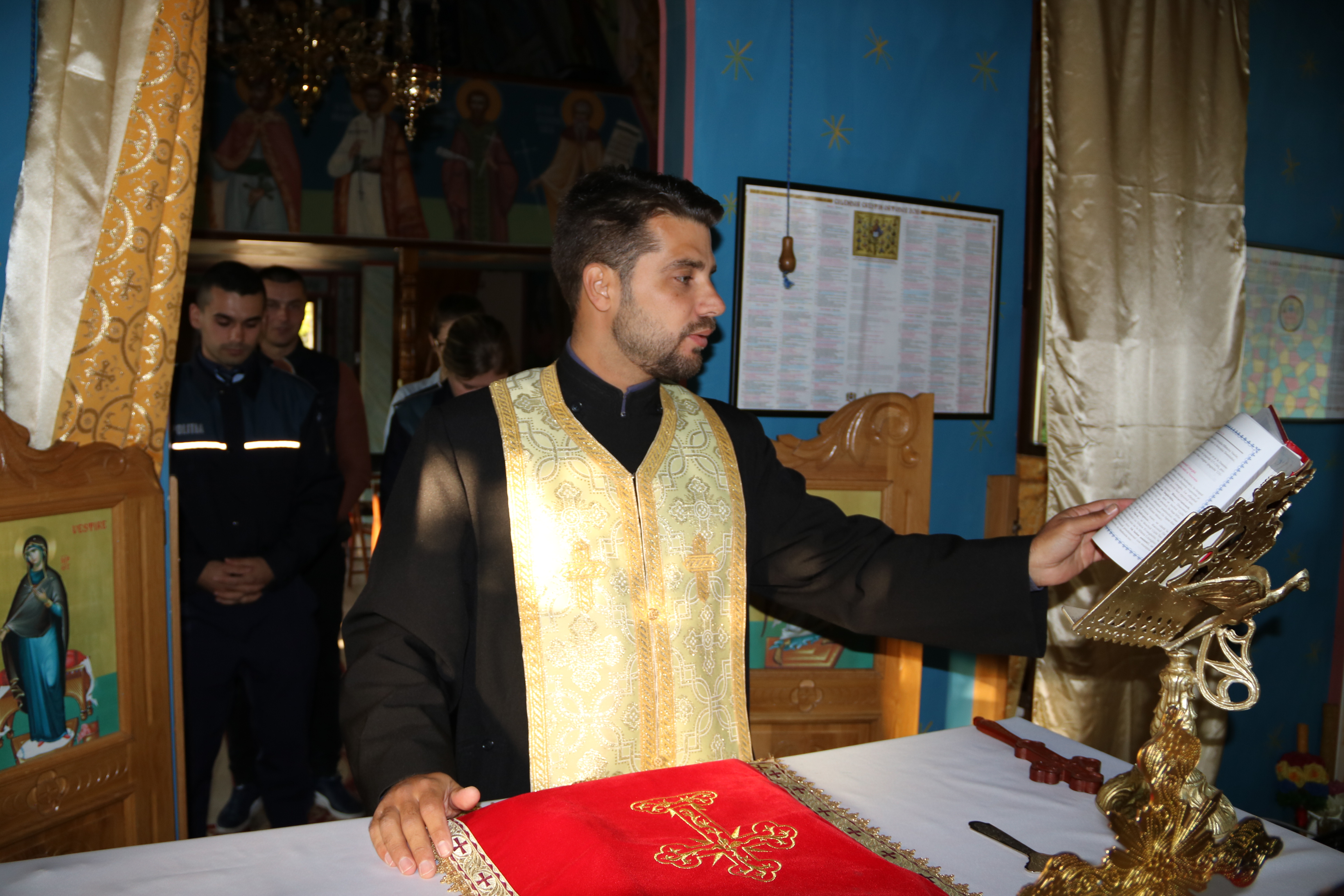EXCLUSIV/Omul cu două fețe. Preotul-polițist Bogdan Nițu are Biblia într-o mână și Codul Penal în alta - FOTO