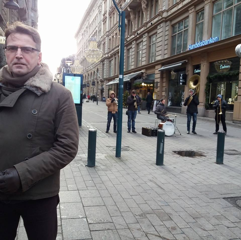 Imagini de la priveghiul lui Ioan Isaiu. Sicriul cu trupul neînsuflețit al actorului a fost depus la Teatrul Național Cluj-Napoca