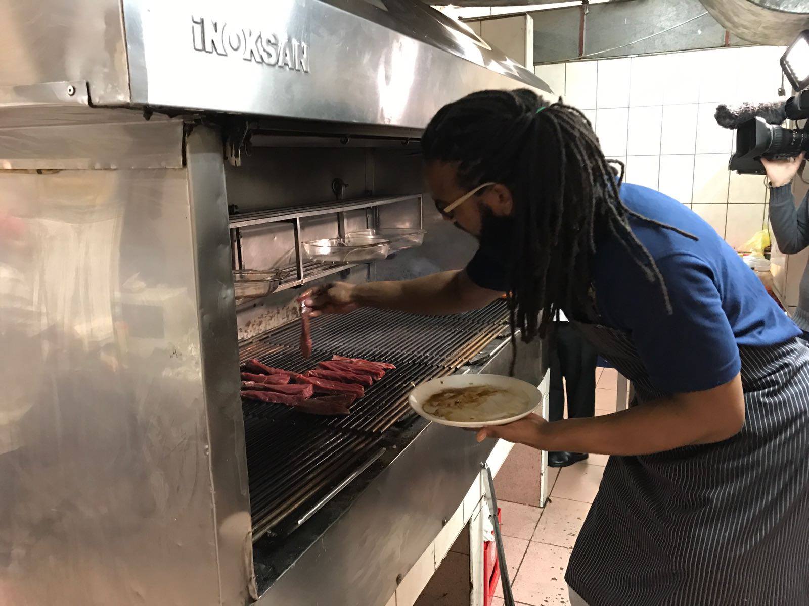 Stelistul Randal Falker e masterchef! Baschetbalistul american a gătit pentru Pro TV. De la ciclism, la camioane, de la look-ul rasta - la Shaq | FOTO
