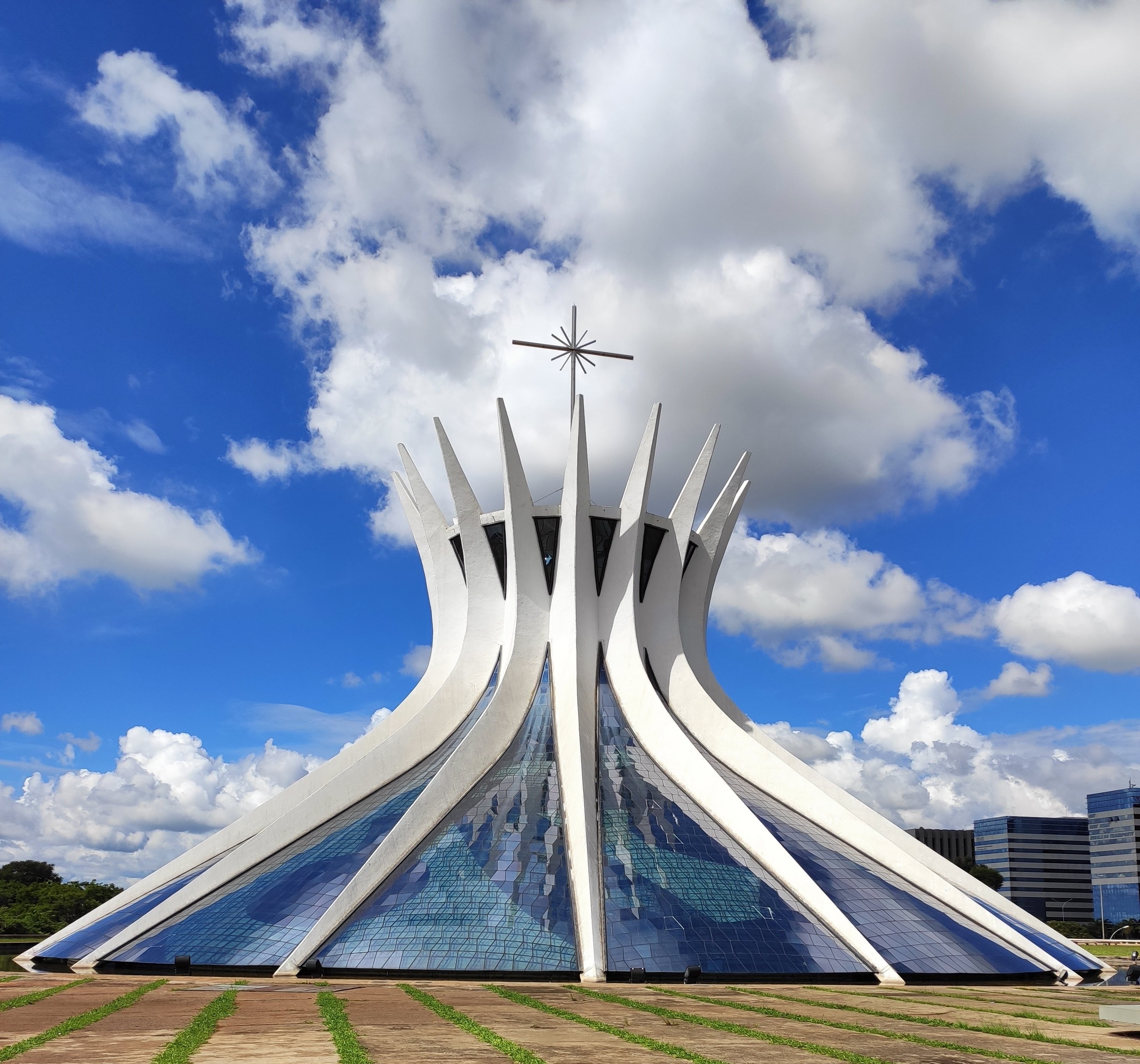 Catedral Metropolitana de Brasilia [Wikipedia]