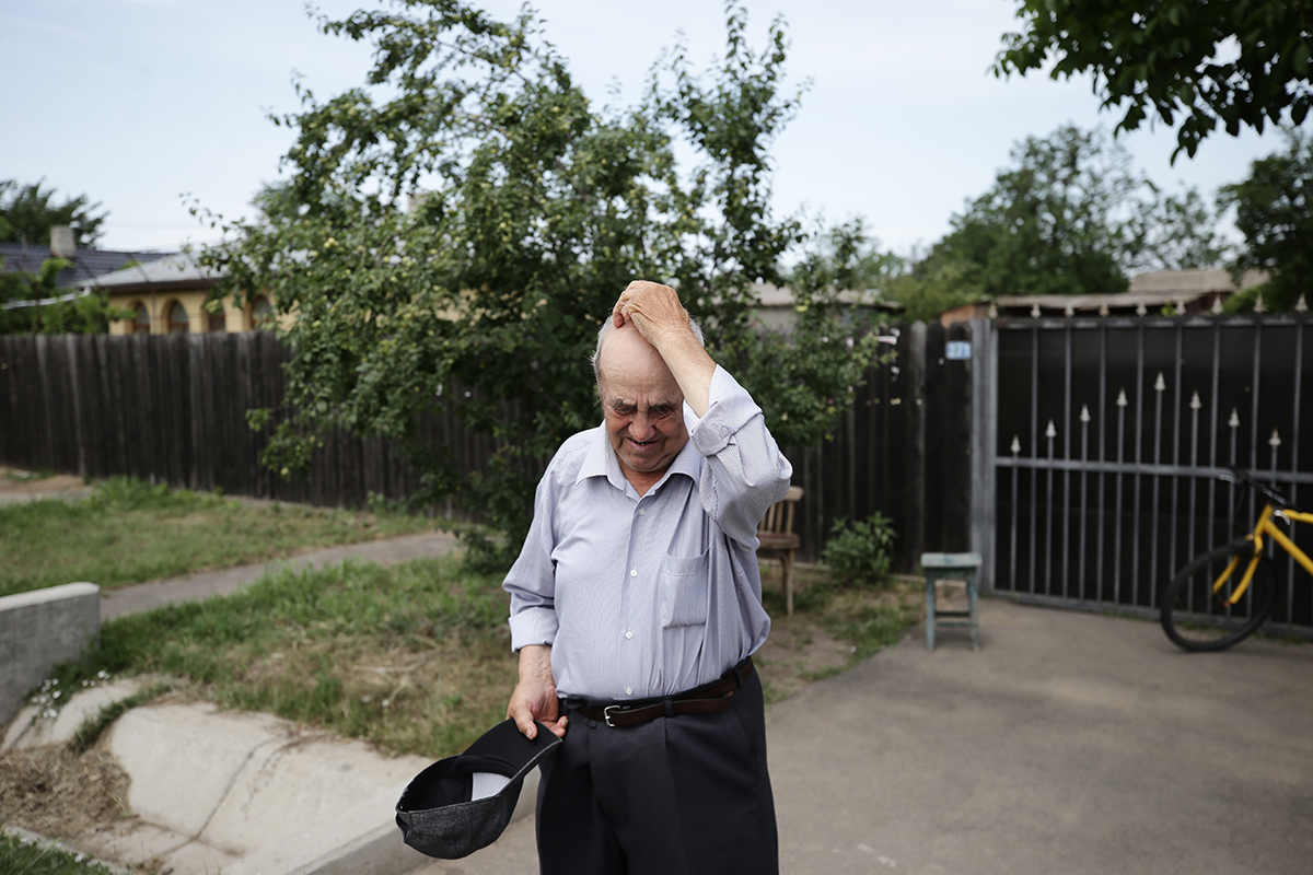 REPORTAJ Alegeri 2024 | Poliție, jandarmi și o bunică speriată de propria nepoată la Belciugatele: „M-a făcut în tot felul că am urcat în mașina primarului!”