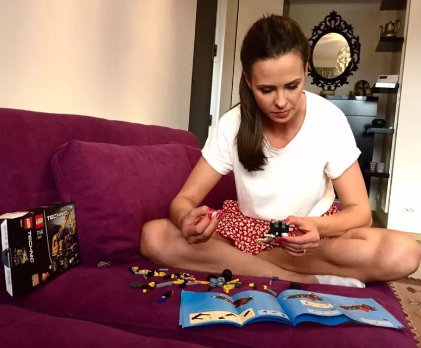 Imagini cu casa în care locuiește Livia Graur: „Am un stâlp de rezistență în mijlocul sufrageriei”