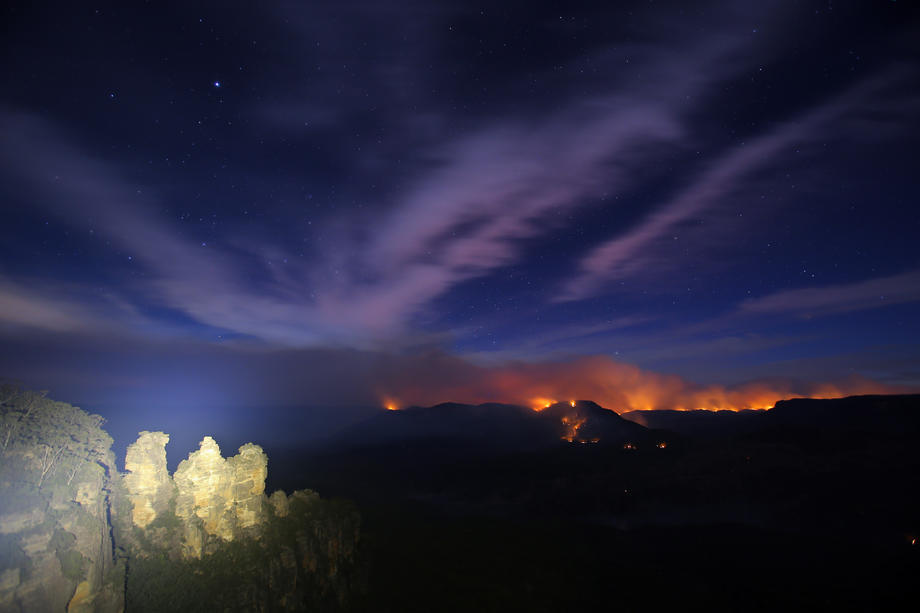 Australia e în flăcări. Incendiile sunt prea mari pentru a mai fi stinse, orașele se sufocă în fum