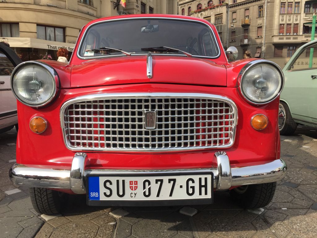 Mașina folosită de Robert Redford în filmul Havana, la Timișoara. E o replică, dar bijuteria a făcut furori printre iubitorii de mașini de epocă