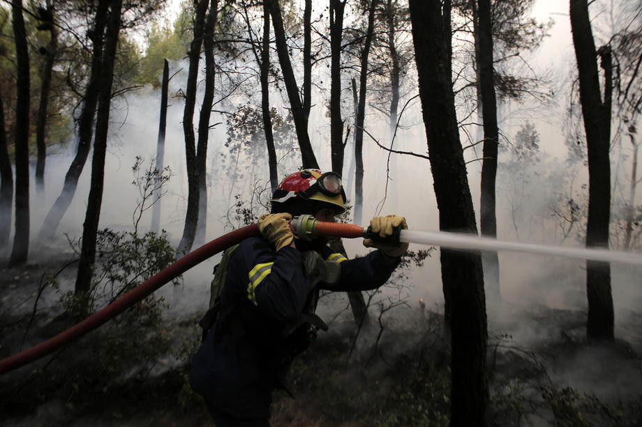 Atena, sub amenințarea incendiilor. Premier: „Canicula a transformat țara într-un butoi cu pulbere”