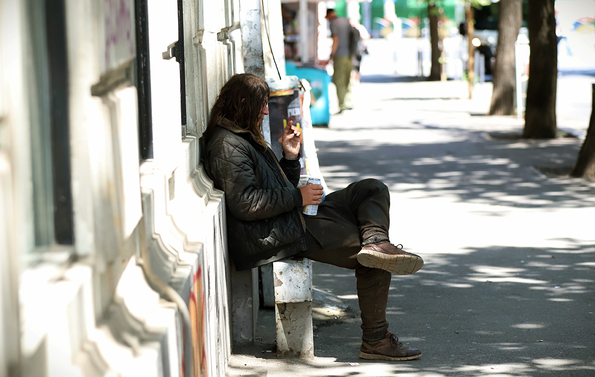 O altă față a programului de garanție-reciclare. Alergând după PET-uri prin București: „Nu dau în cap, nu tâlhăresc, sunt bani munciți! Scot un milion, un milion jumate pe zi”