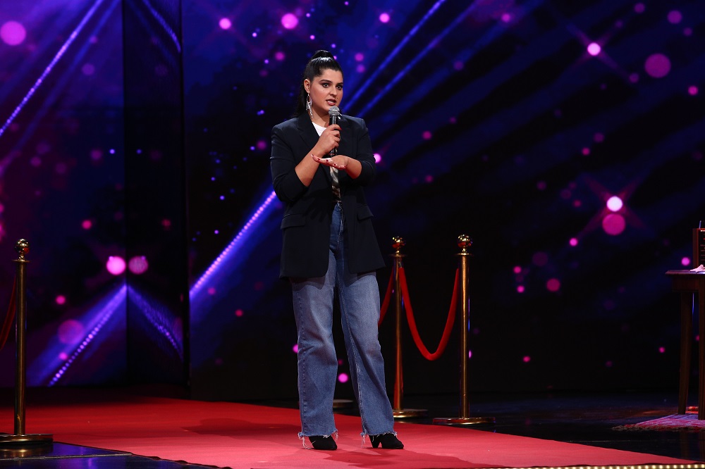 Amna vine la „Stand-Up Revolution”: „Îmi doream să n-ajung să mă duelez chiar cu ea”. Ce se întâmplă în ediția din această seară