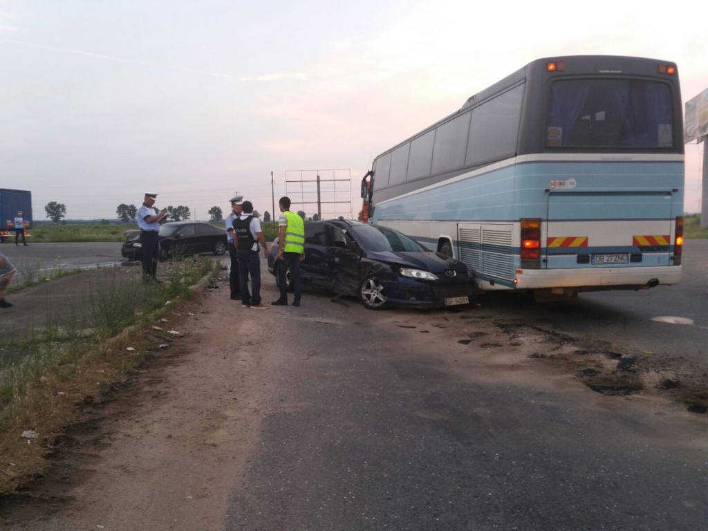 UPDATE: Două femei, rănite în urma accidentului de pe DN1. Coșmar la final de excursie pentru zeci de copii