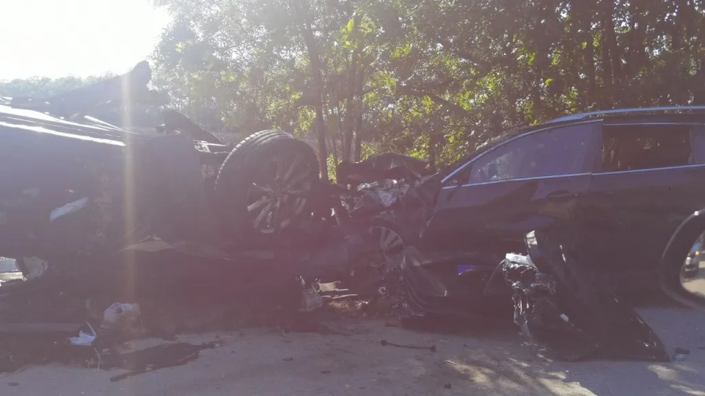 Două mașini românești, distruse de un șofer ucrainean, în Bulgaria. Doi morți și trei răniți grav