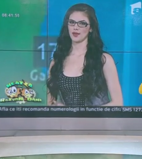 Imagini cu Ramona Olaru în tinerețe, când nu era celebră. Avea părul brunet și purta ochelari de vedere