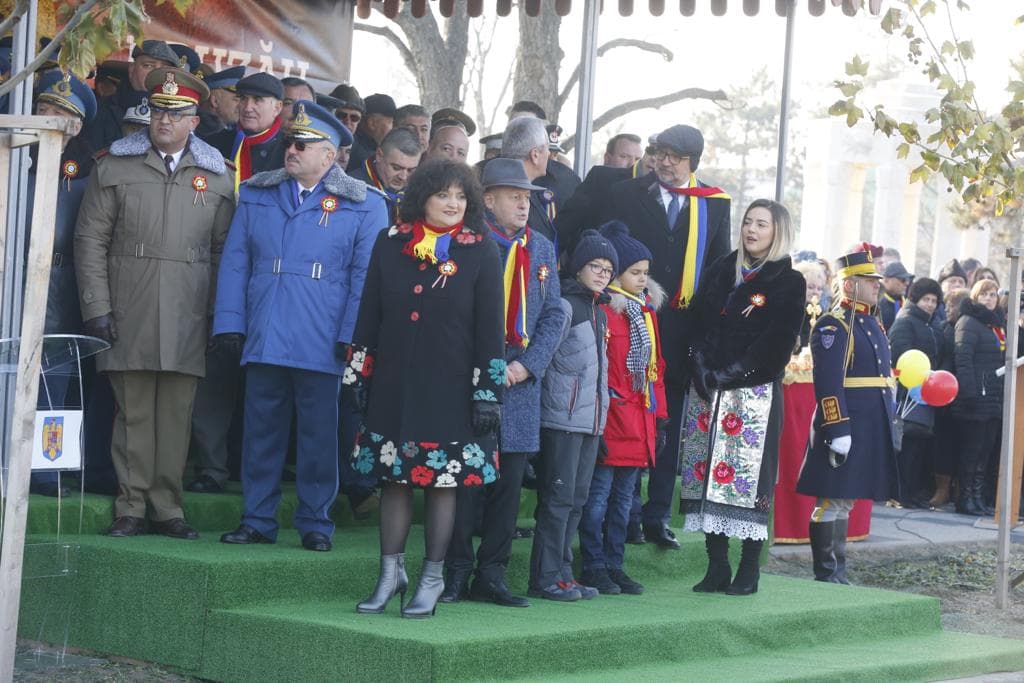 GALERIE FOTO/ Un militar de la Buzău a avut nevoie de îngrijiri medicale de 1 Decembrie. I s-a făcut rău cel mai probabil din cauza gerului