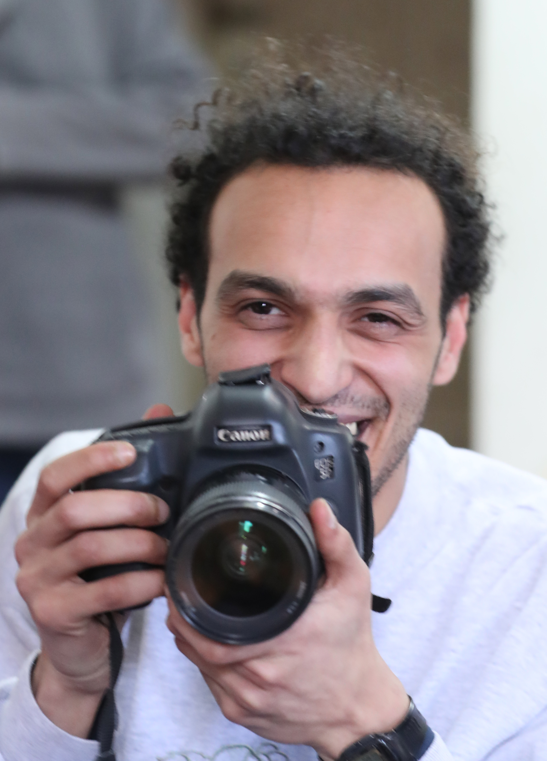 FOTO | Jurnalistul egiptean Mahmoud Abu Zeid a fost eliberat după cinci ani de închisoare. A fost arestat pentru că a relatat despre protestele sângeroase din Cairo
