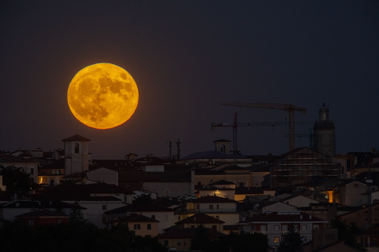 SuperLuna, văzută din marile orașe ale lumii. Imagini spectaculoase cu fenomenul astronomic