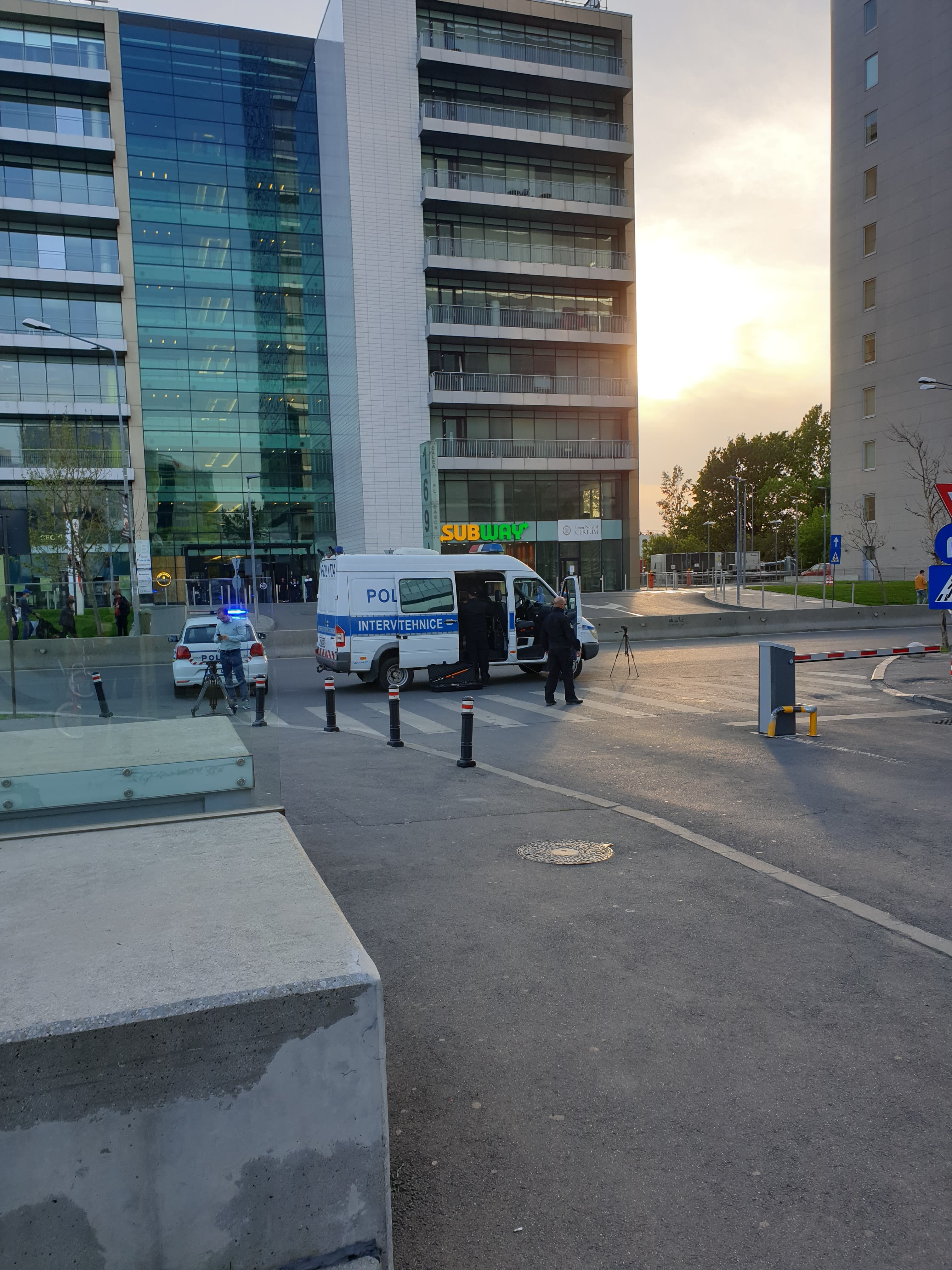 Operațiune a Poliției la Mall Promenada. Un bagaj uitat a stârnit panică |FOTO &VIDEO