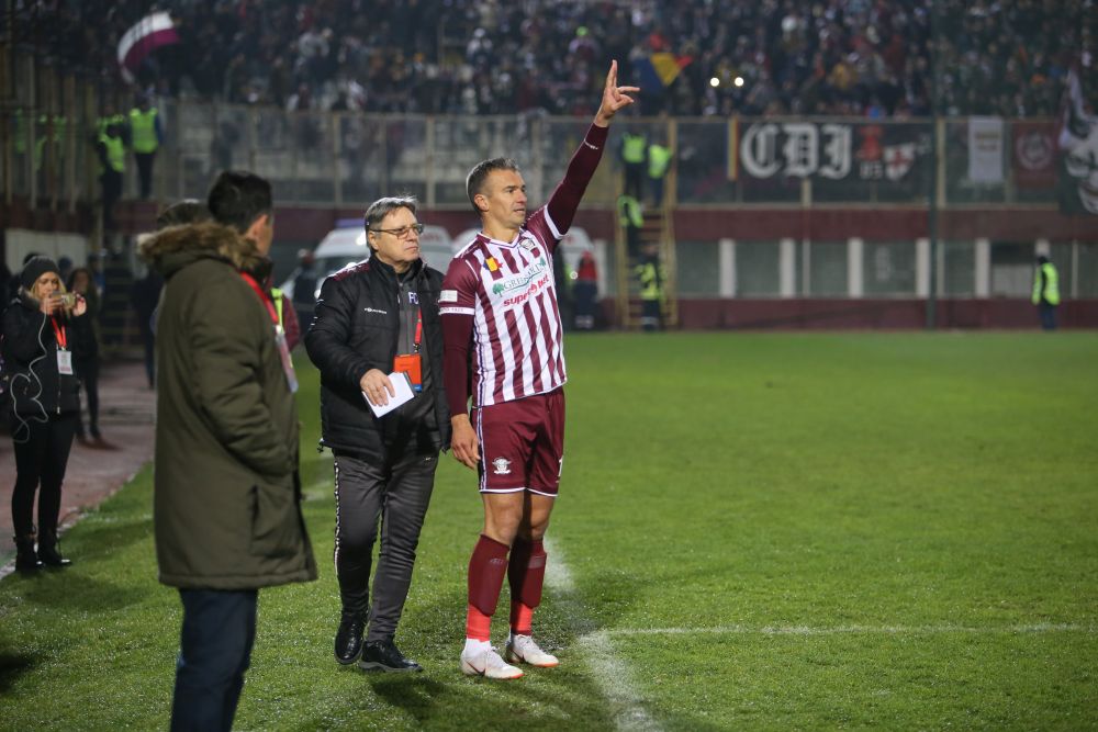 FOTO/Daniel Pancu, în genunchi în fața fanilor rapidiști! Declarație de dragoste pentru suporteri, la ultimul meci oficial pe stadionul Giulești: „De asta nu am jucat la Steaua, la Dinamo, datorită lor!”