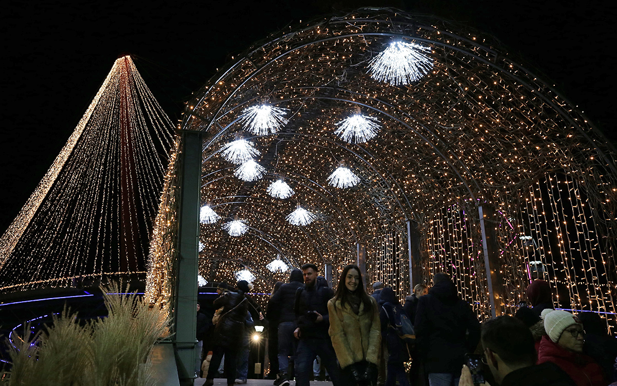 FOTO. A treia ediție a „West Side Christmas Market” e în plină desfășurare. Care sunt principalele atracții ale târgului din Parcul Drumul Taberei