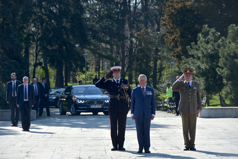 VIDEO & FOTO / Prinţul Charles, în România. Moștenitorul Coroanei Britanice a fost decorat de președintele Klaus Iohannis