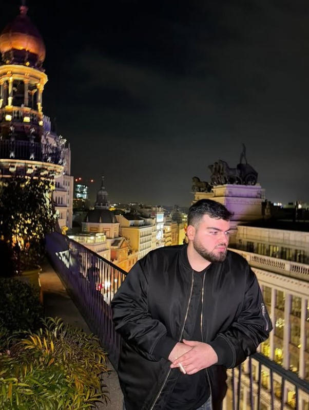 Imagini rare cu fiul Ralucăi Bădulescu. Alex a împlinit 22 de ani și este de nerecunoscut, după ce și-a făcut mai multe tatuaje