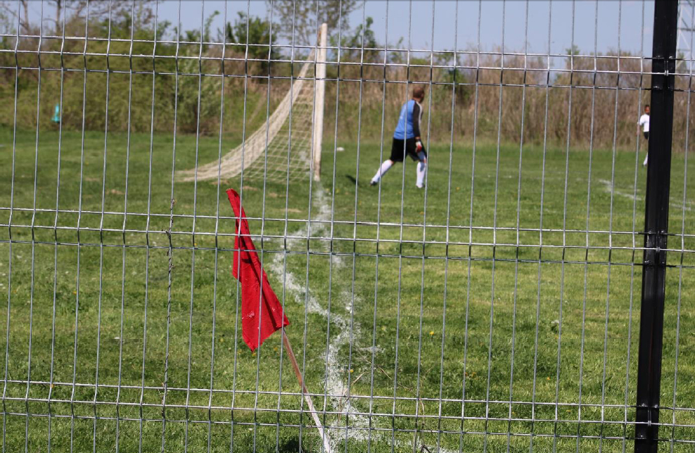Cum arată cel mai prost teren de fotbal din România. Astea-s condițiile în care se joacă! / GALERIE FOTO