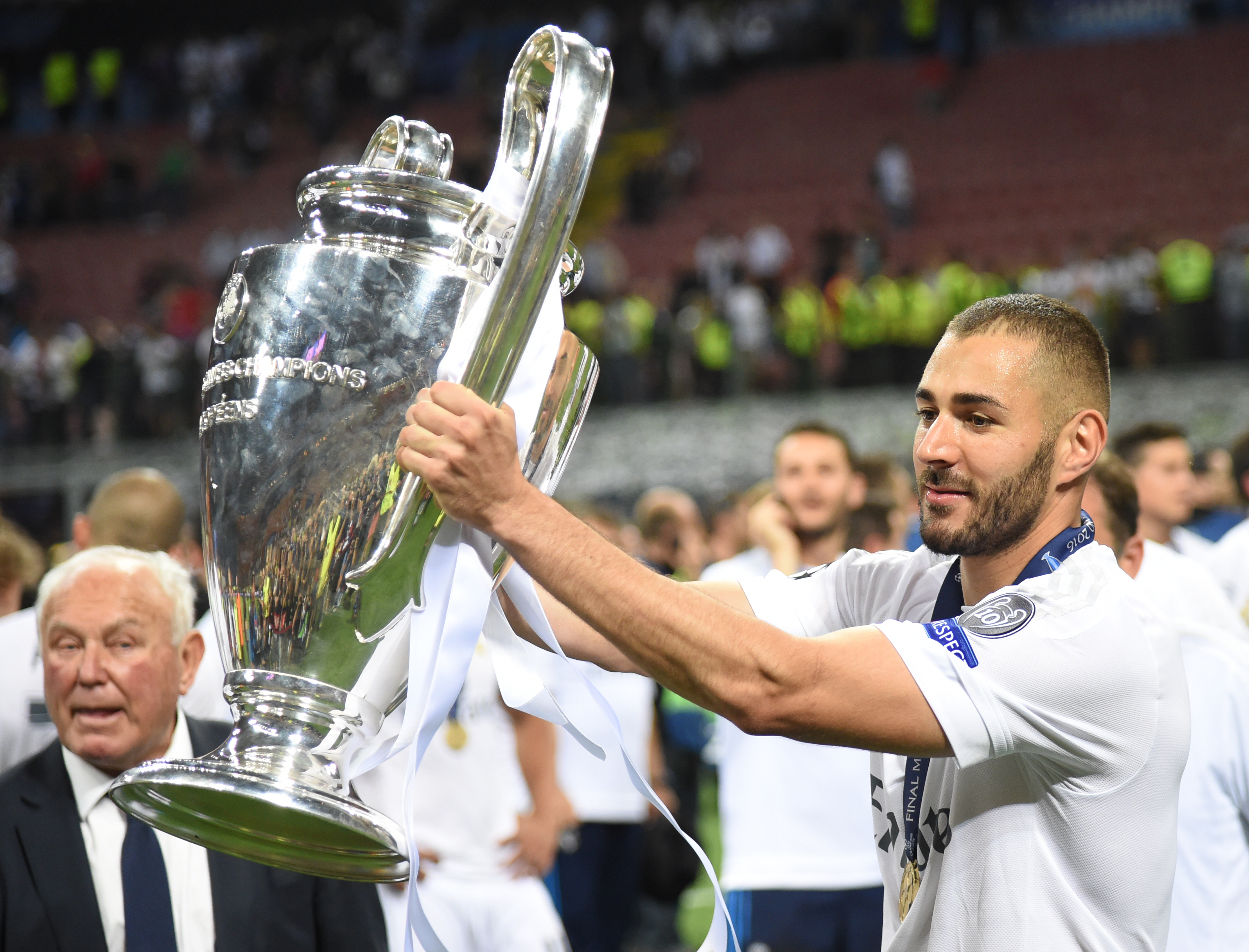 EXCLUSIV. Libertatea a fost la clubul care l-a format pe Karim Benzema, ”prințul din Bron”: ”Sex-tape-ul i-a distrus părinții. Iertați-l și rechemați-l la națională!” | FOTO&VIDEO