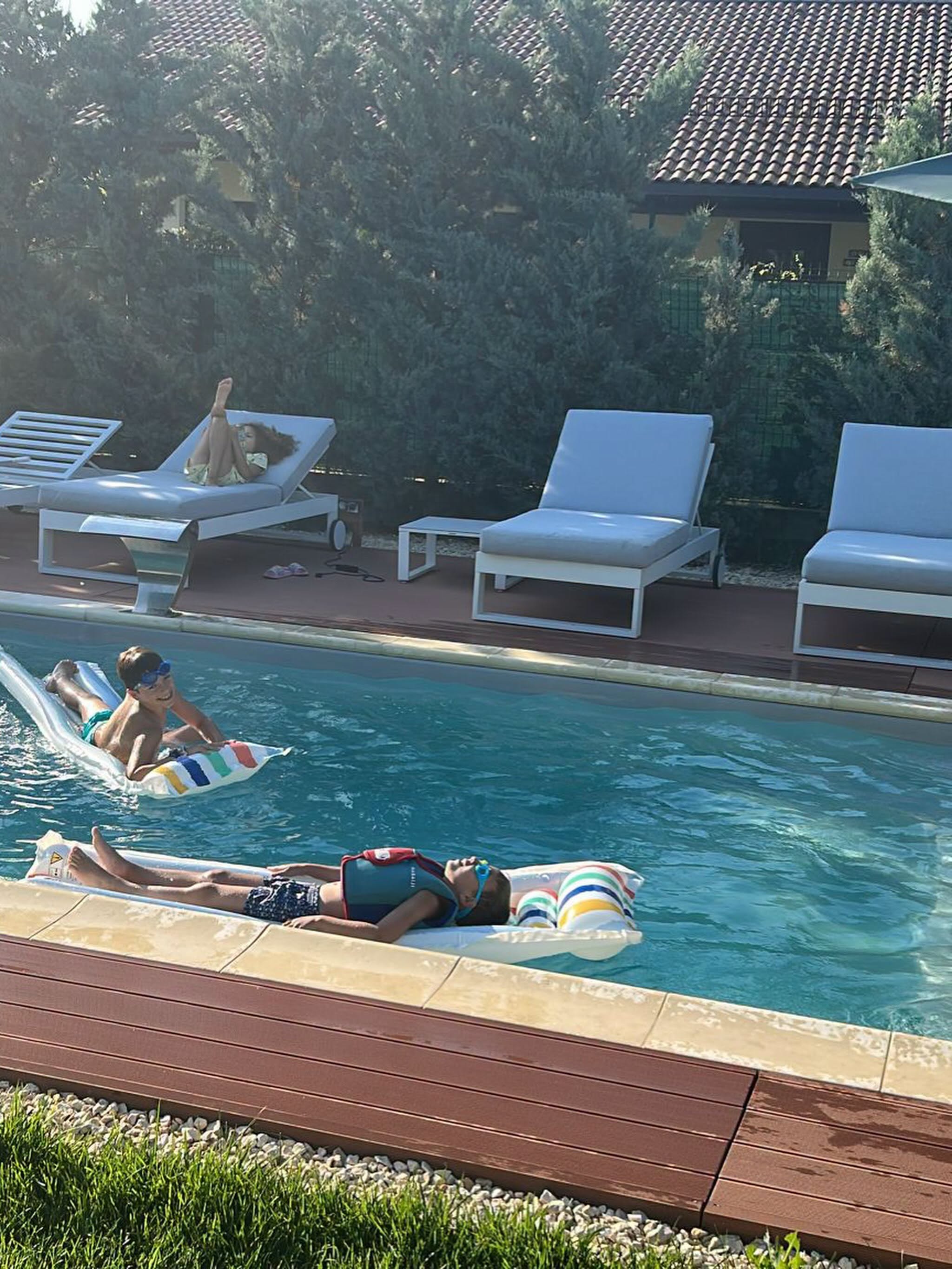 Imagini din curtea Mirelei Vaida. Cum arată piscina de 30.000 de euro: „Mi s-a părut un preț corect”