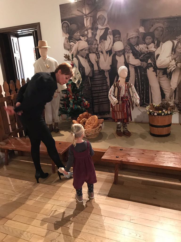 TURIST ÎN ȚARA MEA/ Oprește în Țara lui Papură Vodă ca să mânânci ciorbă de bureți! Vino la Craiova să vezi cum era pe vremea lui Pazvante Chioru’