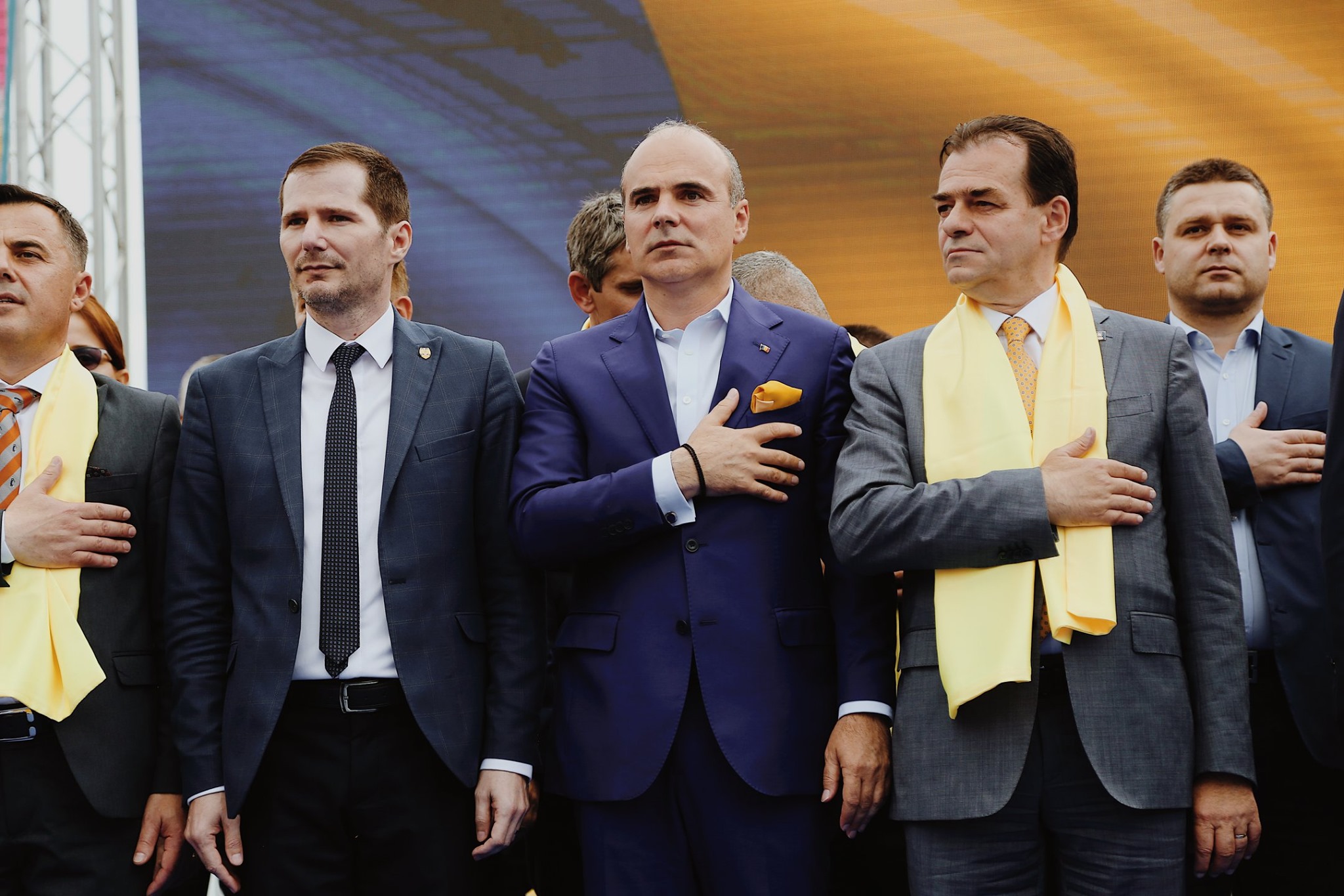 FOTO | Miting PNL la Focşani. Atac dur al lui Ludovic Orban: "Zilele lui Oprişan s-au terminat. Portofele, nu uita, Vrancea nu mai e a ta!"
