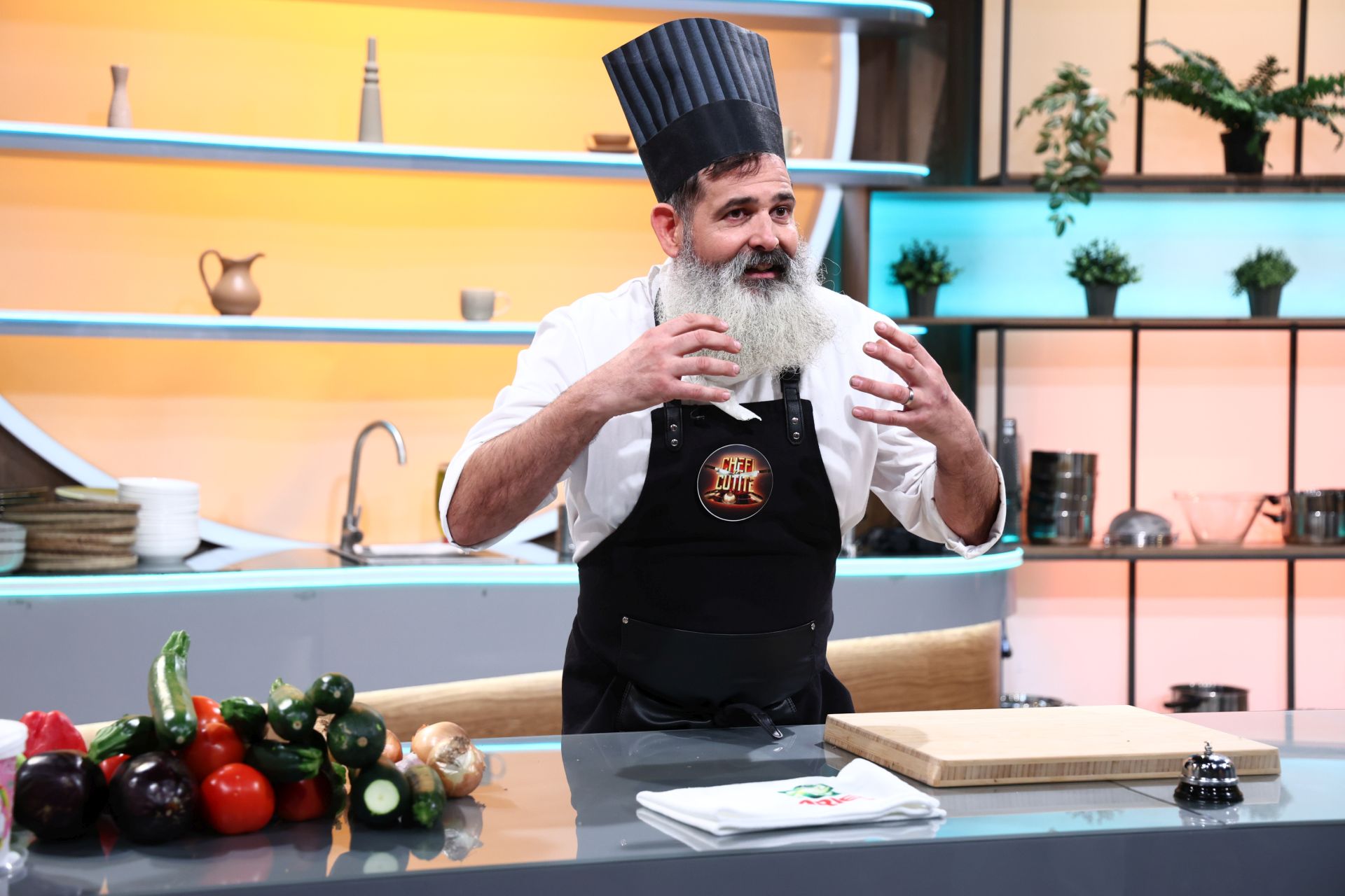 Tensiuni între jurații de la „Chefi la cuțite”. Concurenții-surpriză în show-ul culinar de la Antena 1